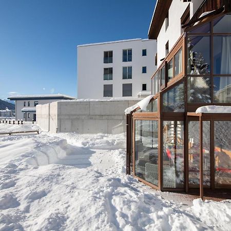 Agrimonia - 5,5-Zi Duplex Wohnung Bis 9 Personen Mit Eigenem Garten Davos Exterior foto